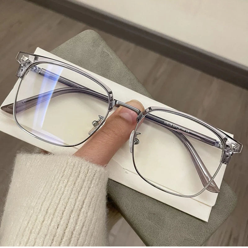 משקפי אור כחול RETINA BROW | מסגרת חצי־מתכת במראה קלאסי