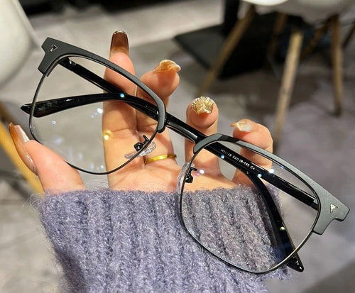 משקפי אור כחול RETINA BROW | מסגרת חצי־מתכת במראה קלאסי